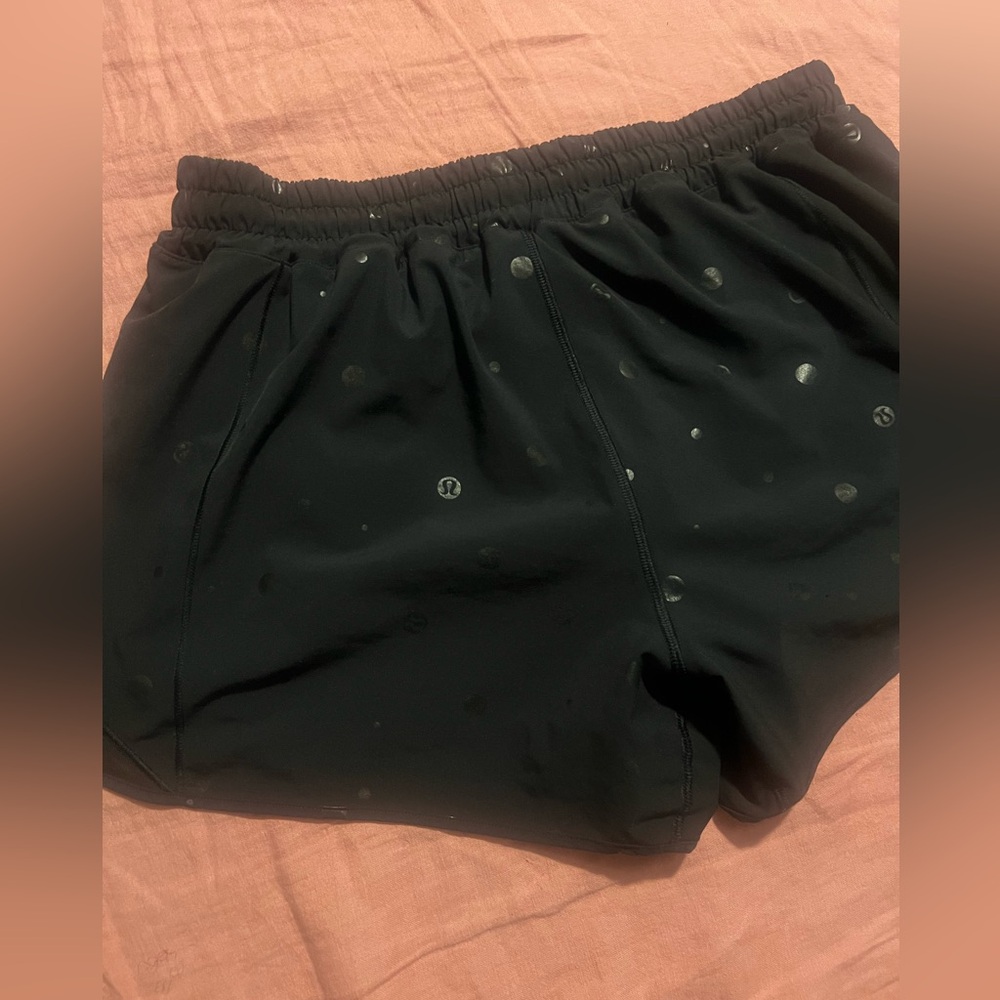 Lululemon Hotty Hot Low Rise Black Pogo logo 4in Shorts